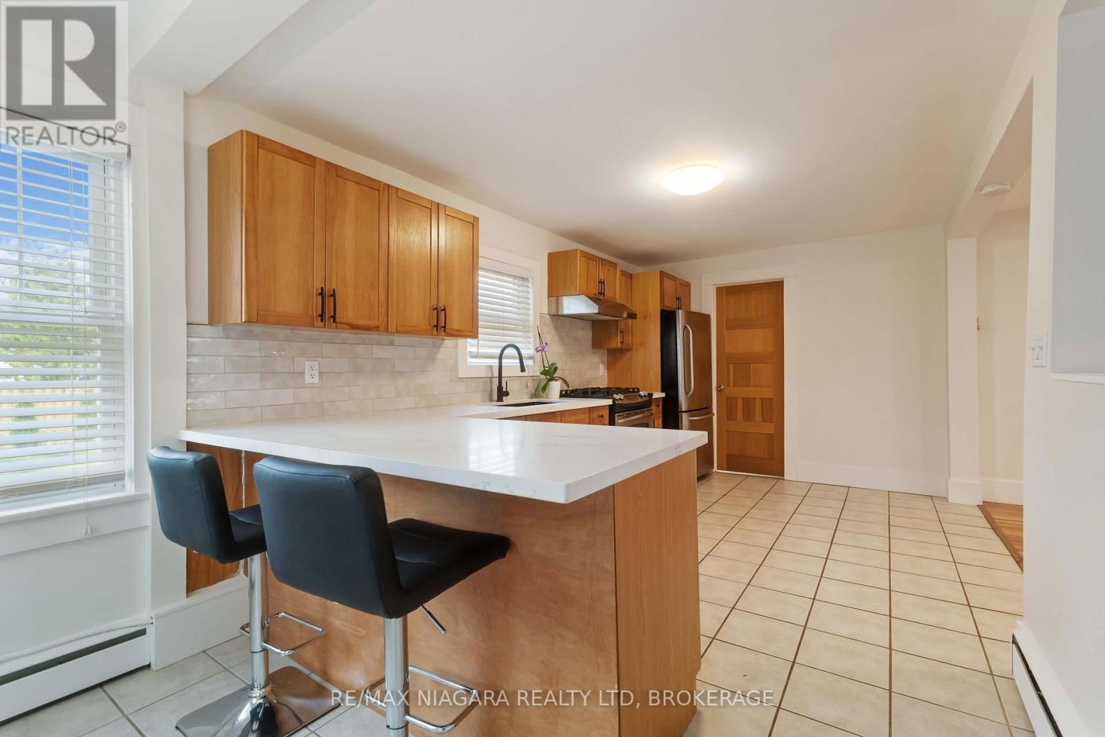 543 VINE STREET Image 14