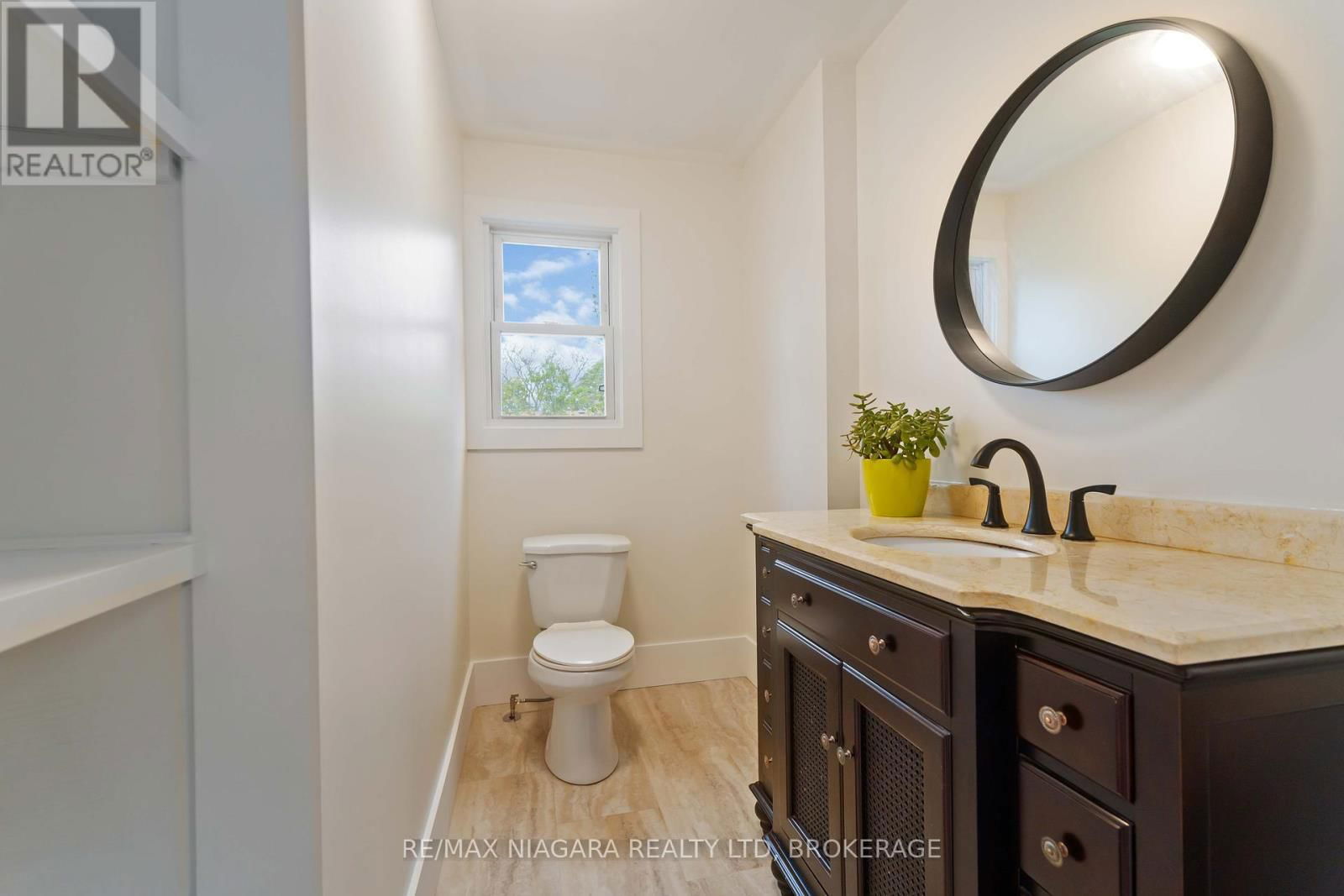 543 VINE STREET Image 18