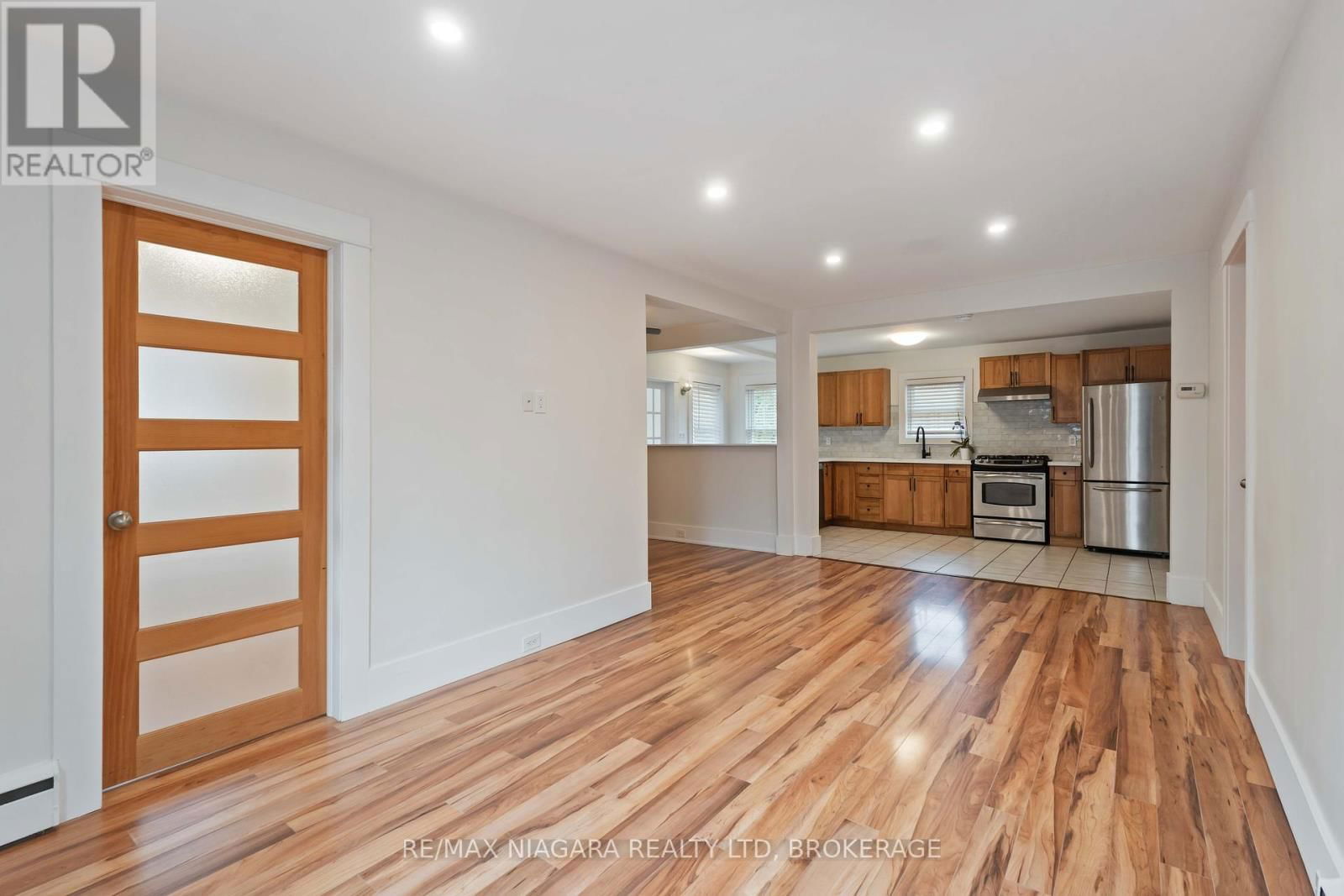 543 VINE STREET Image 4