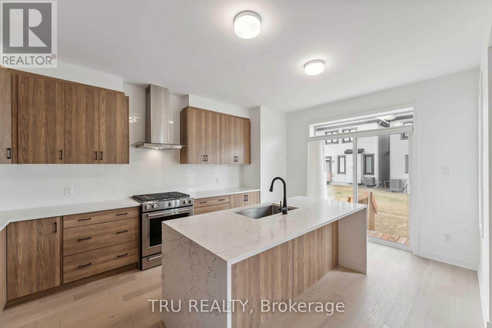815 SNAP HOOK CRESCENT Image 14