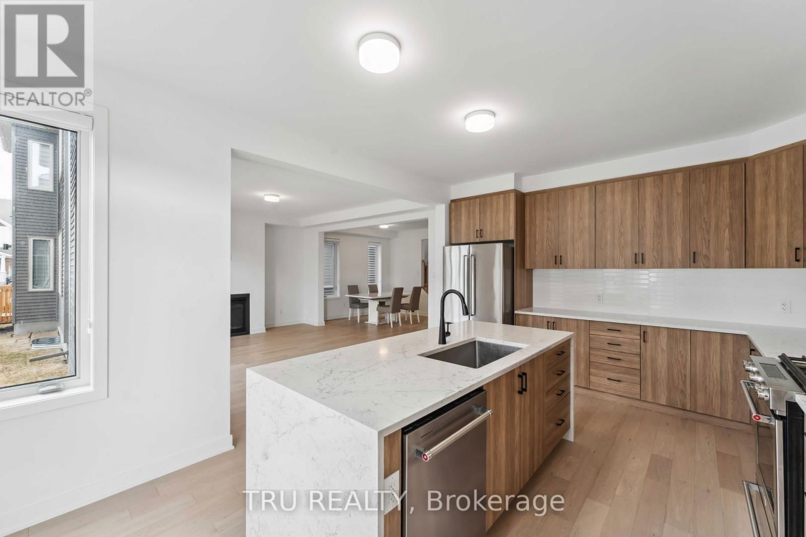 815 SNAP HOOK CRESCENT Image 16