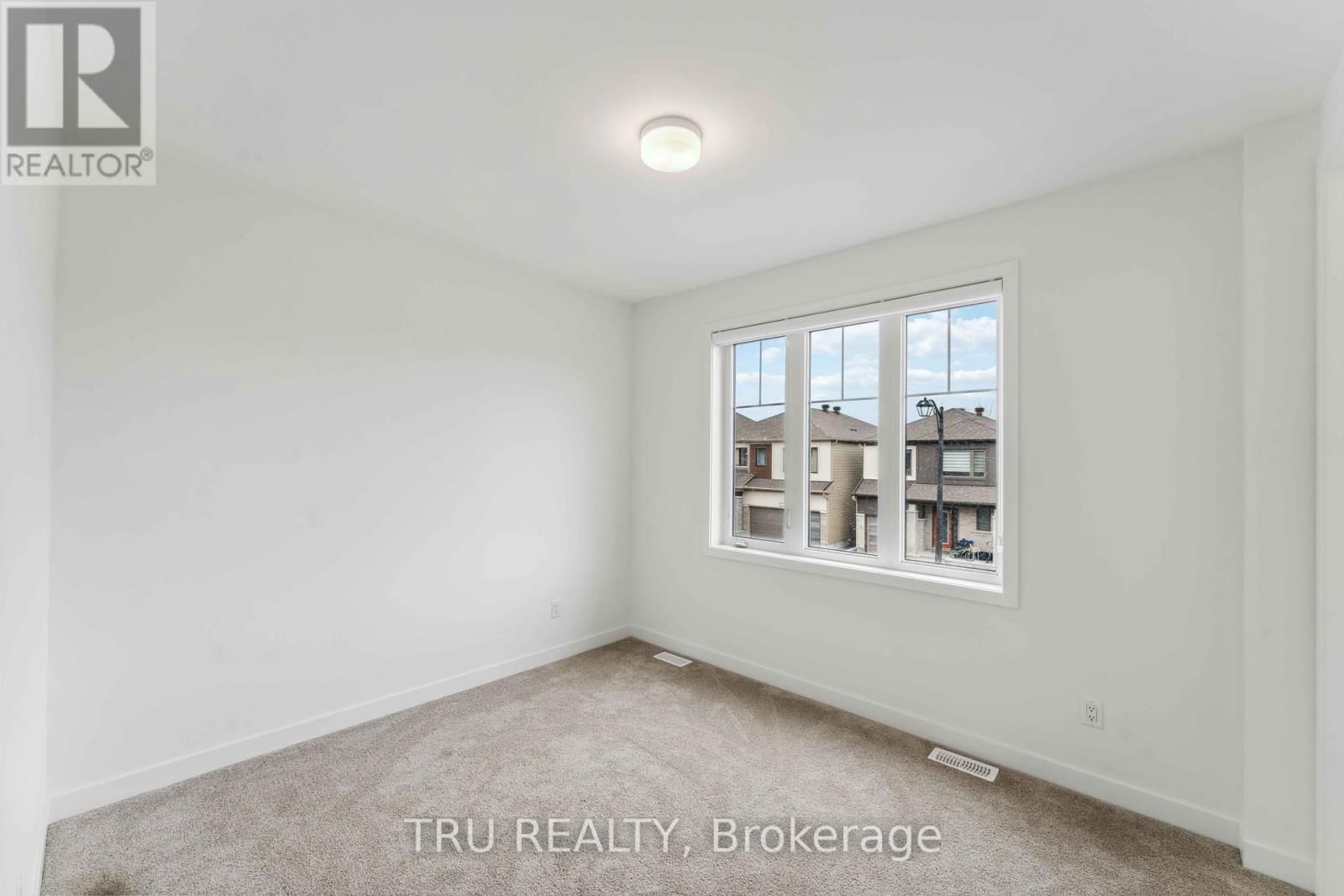 815 SNAP HOOK CRESCENT Image 38
