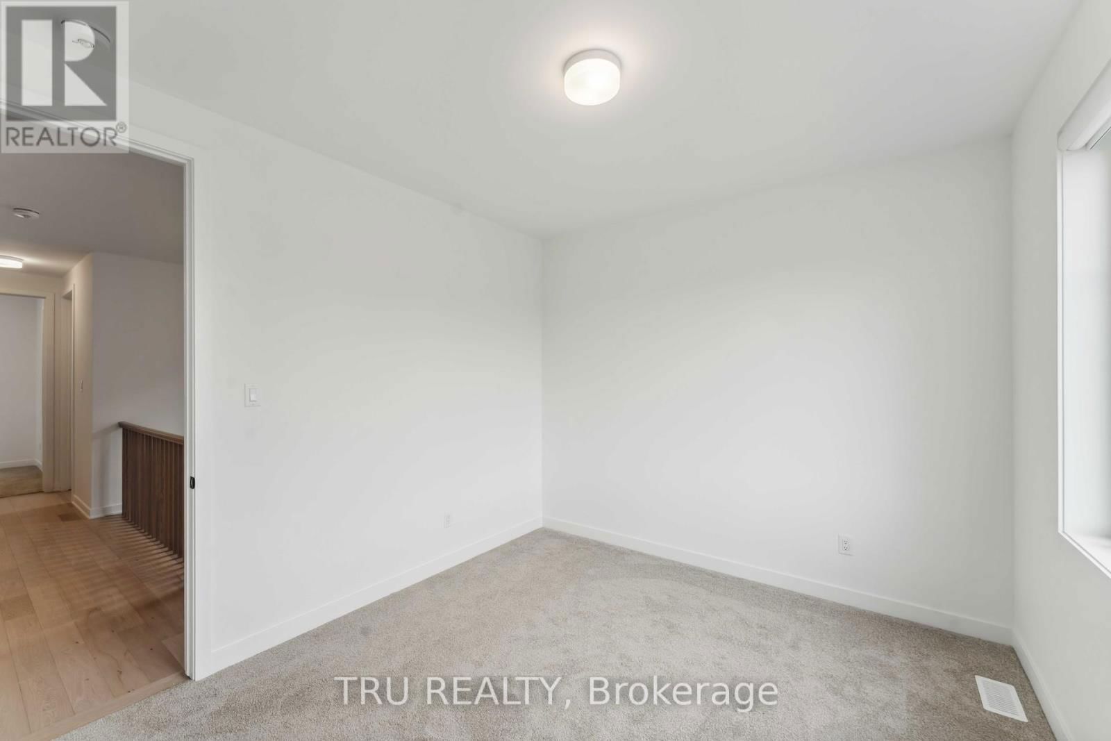 815 SNAP HOOK CRESCENT Image 40