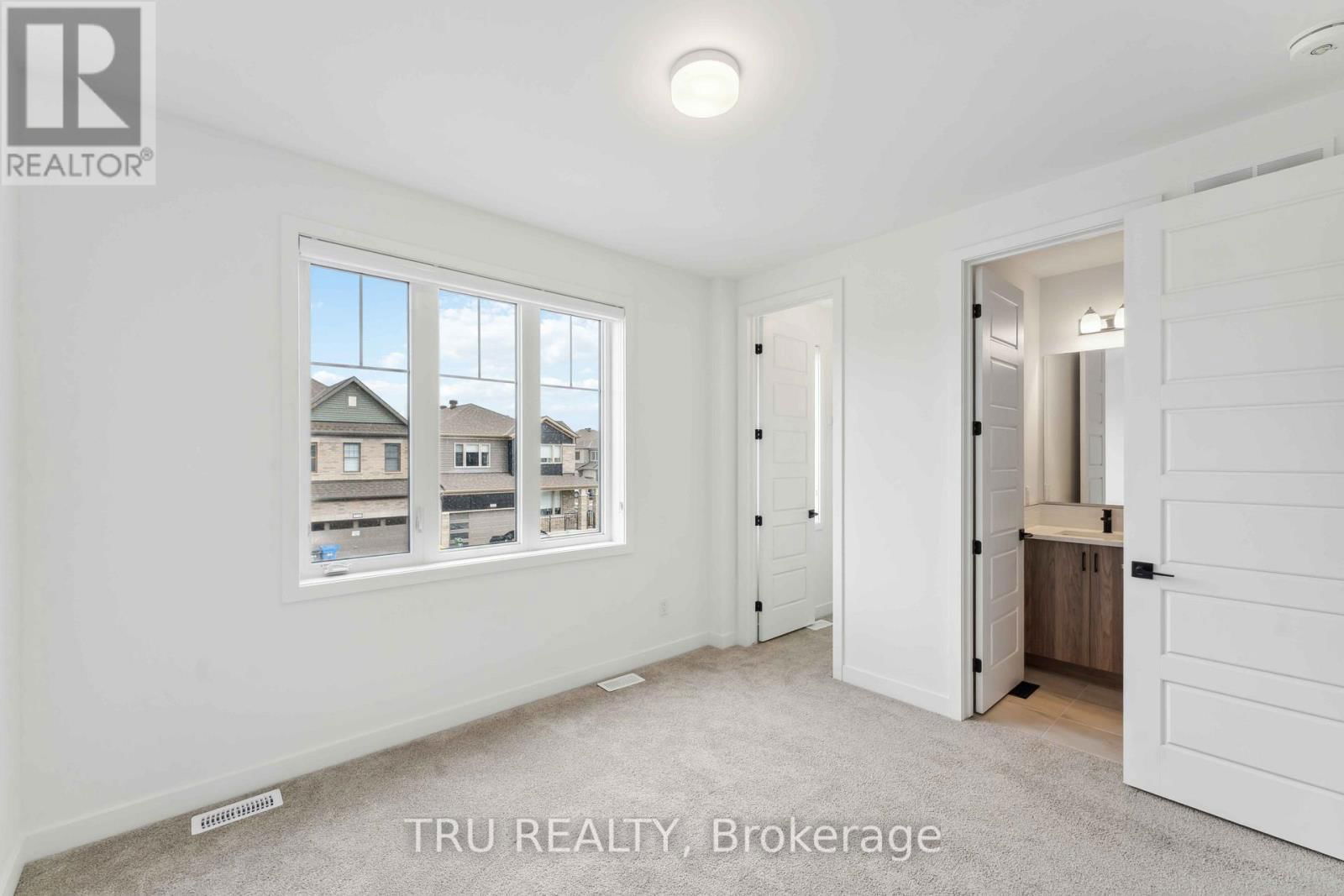 815 SNAP HOOK CRESCENT Image 42
