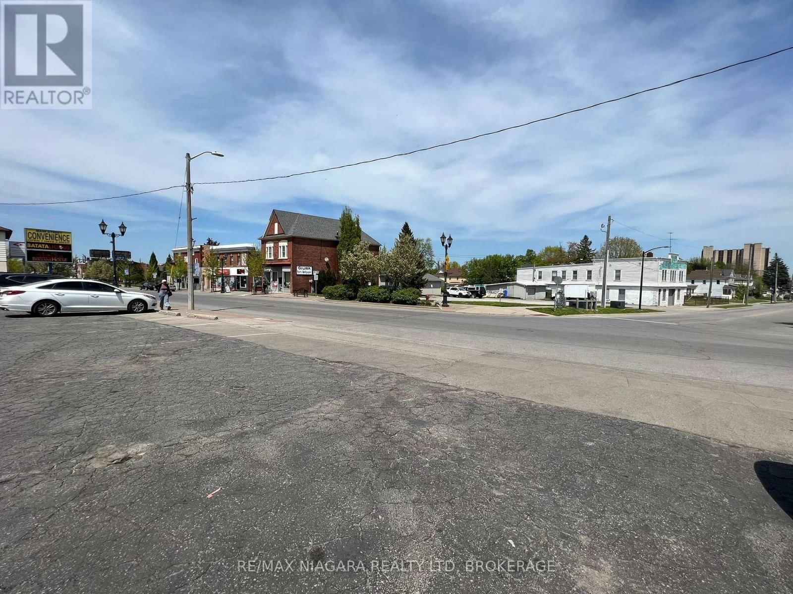 6119 MAIN STREET Image 12