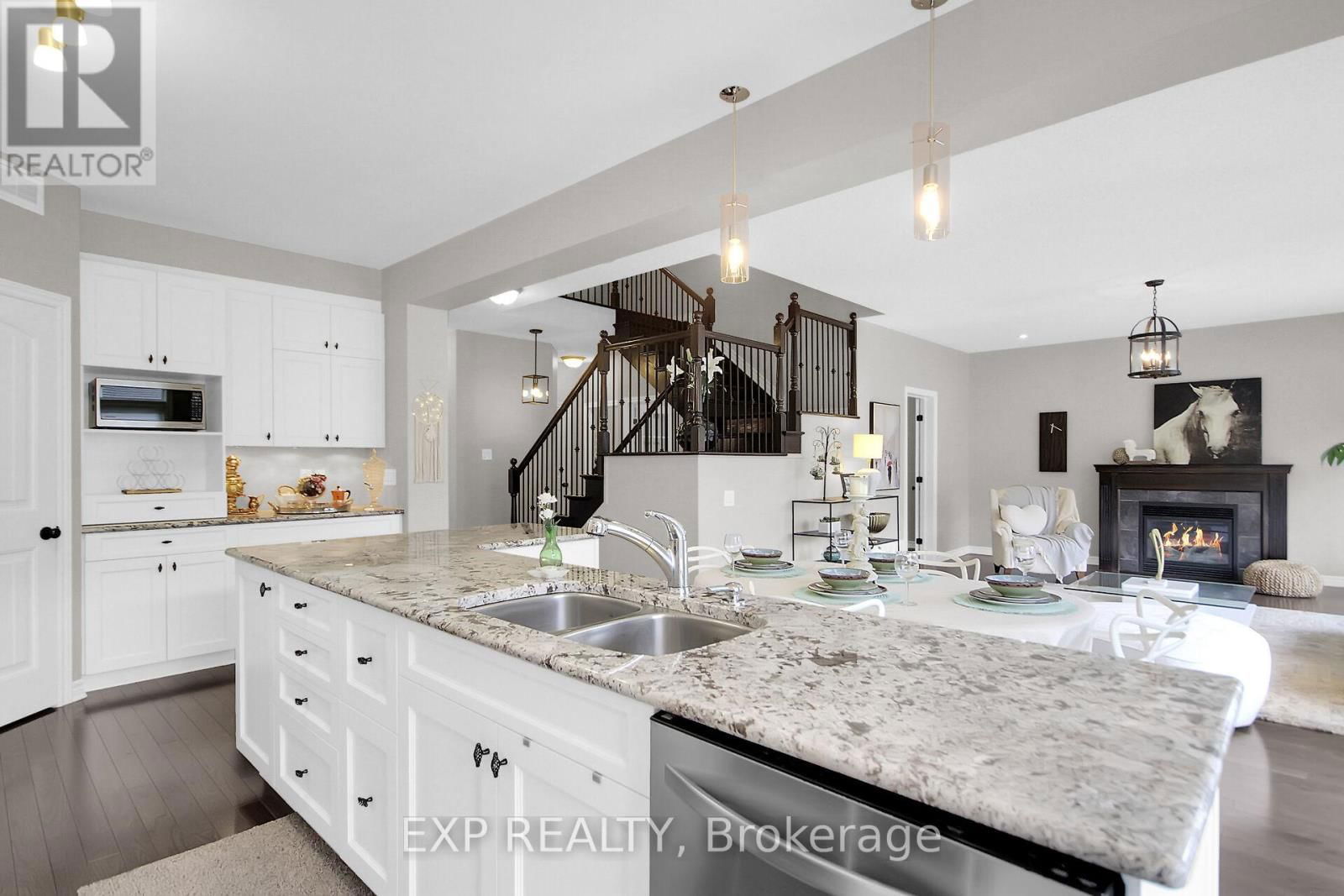 132 GRACEWOOD CRESCENT Image 12