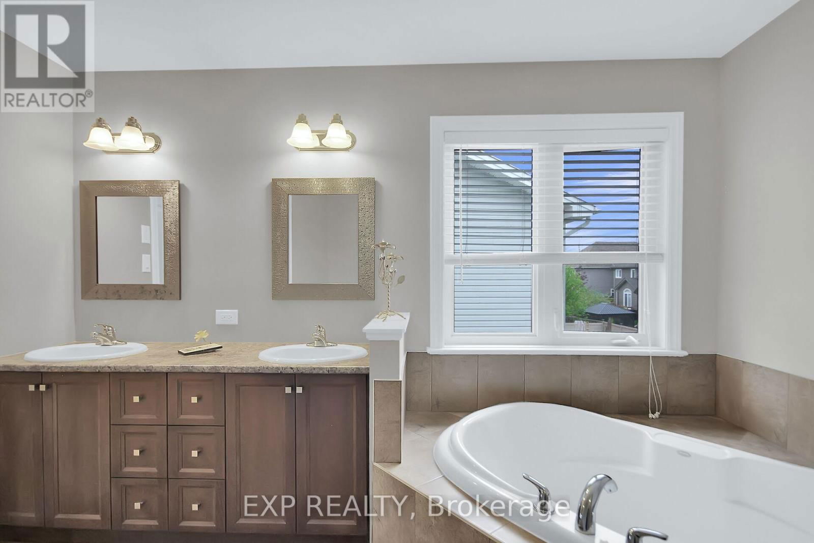 132 GRACEWOOD CRESCENT Image 30