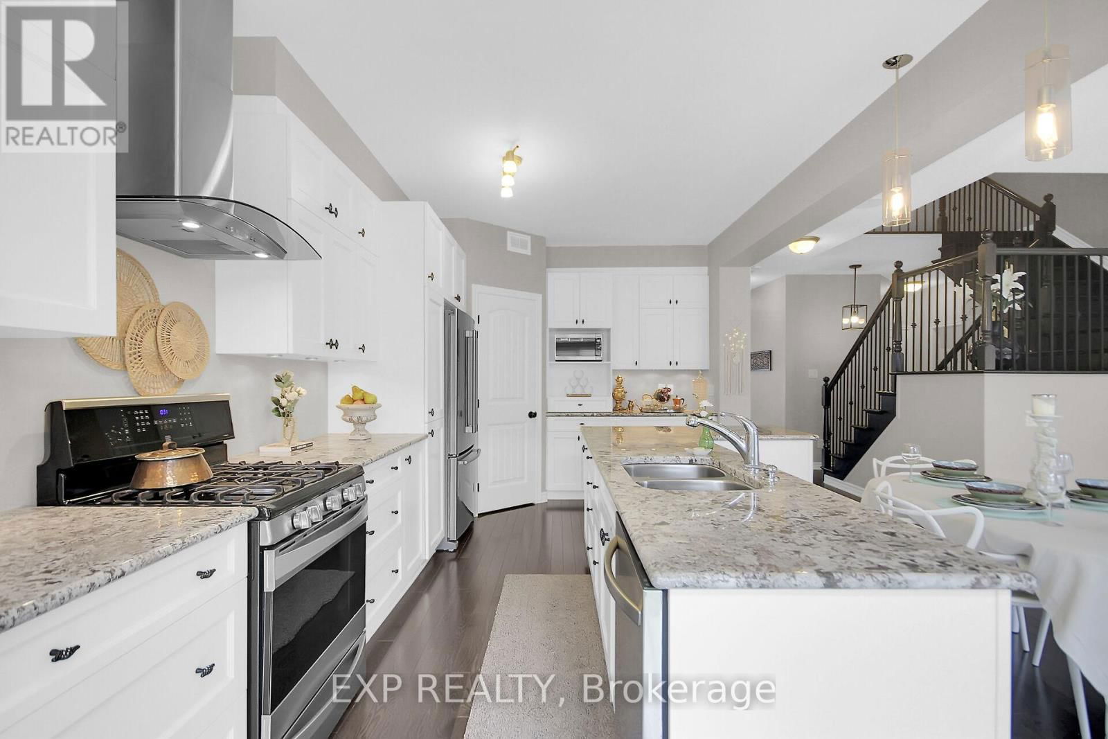 132 GRACEWOOD CRESCENT Image 9