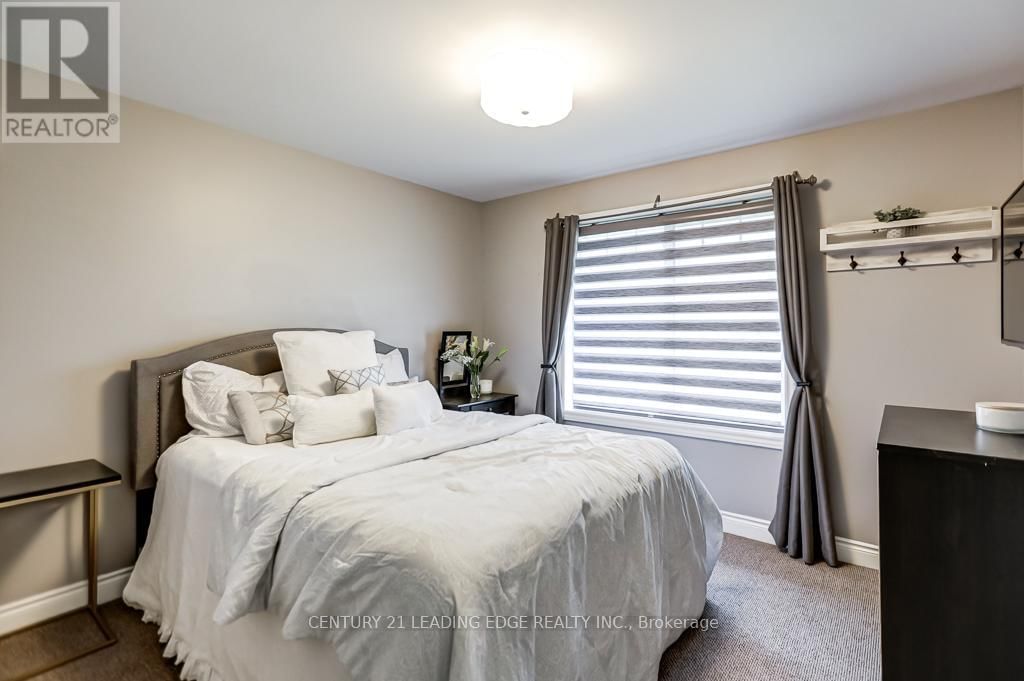 138 HIDDENVALLEY DRIVE Image 23