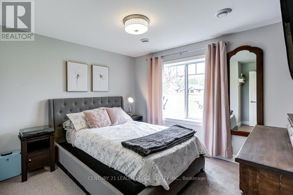 138 HIDDENVALLEY DRIVE Image 31
