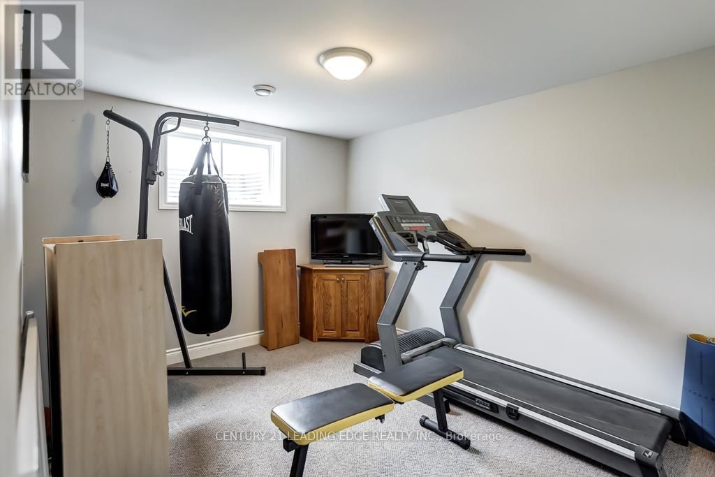 138 HIDDENVALLEY DRIVE Image 32