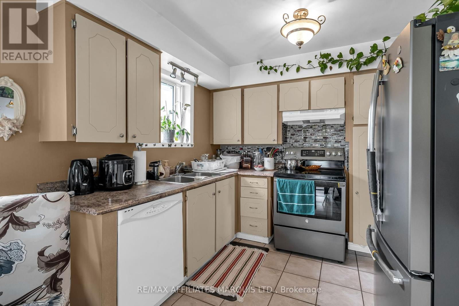 828 AUGUSTUS STREET Image 7