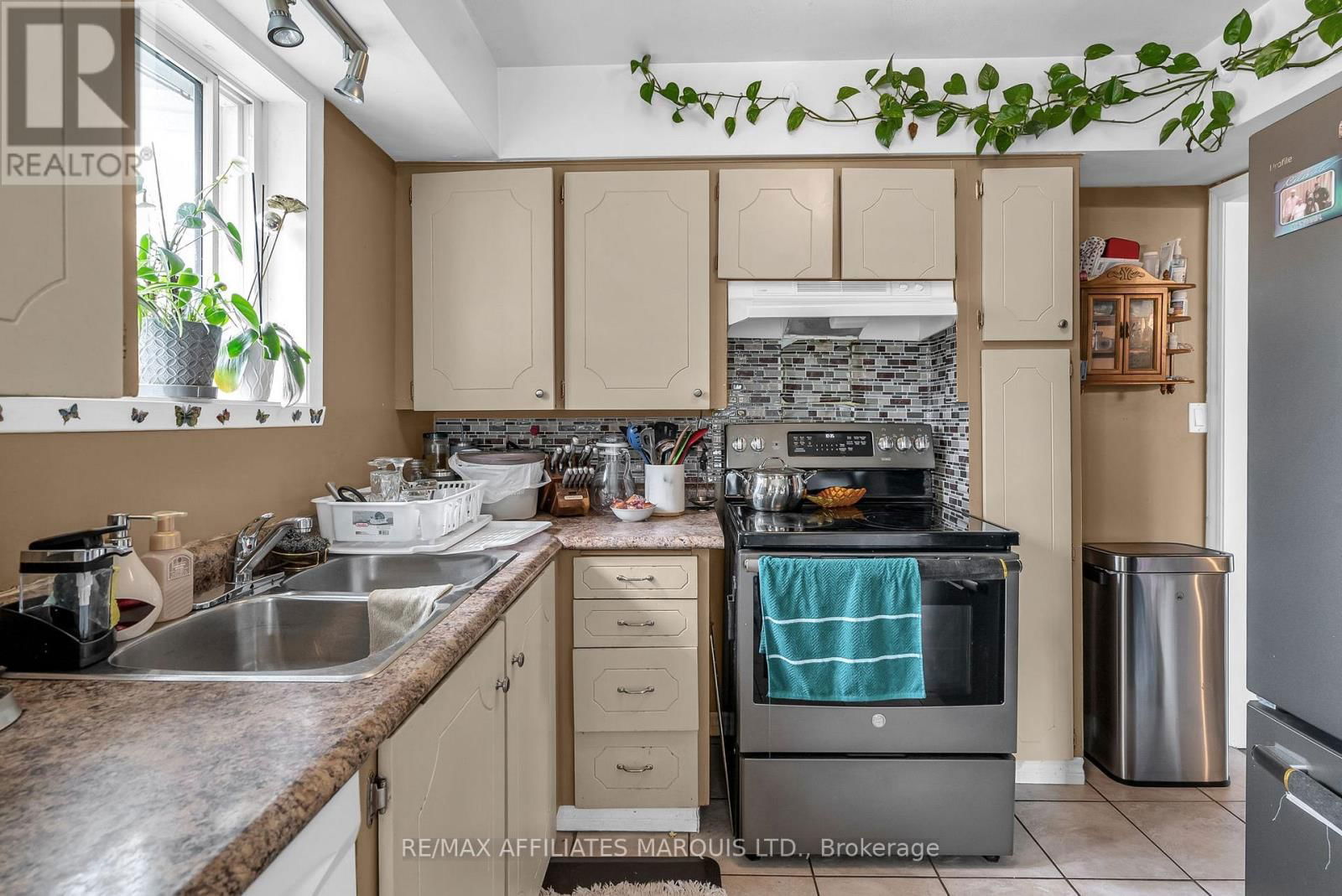 828 AUGUSTUS STREET Image 8
