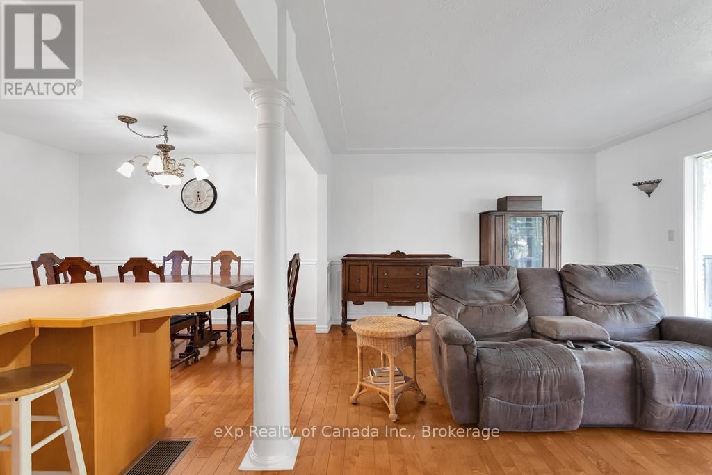 132 NORTH STREET EAST Image 37