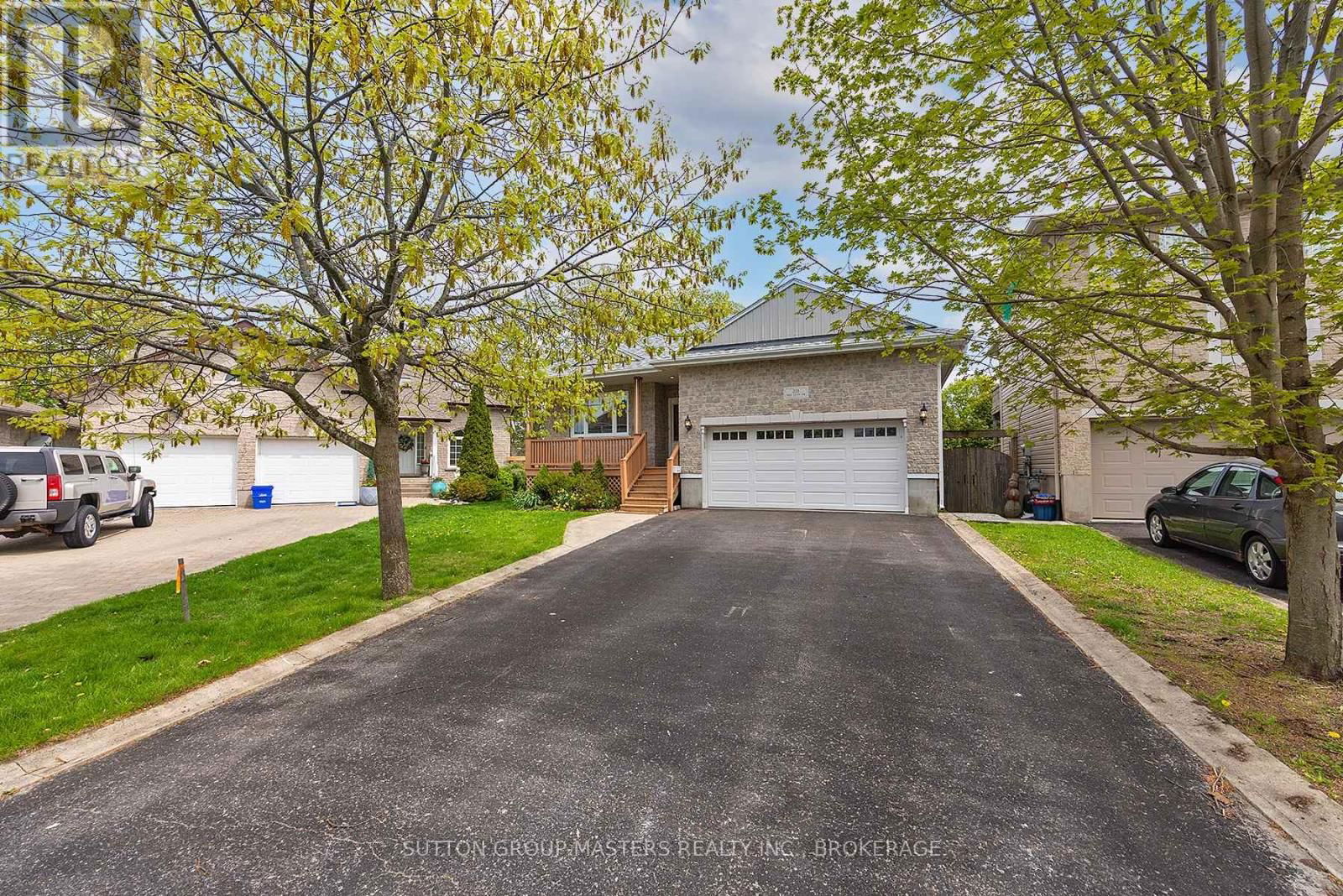 221 AMY LYNN DRIVE Image 1