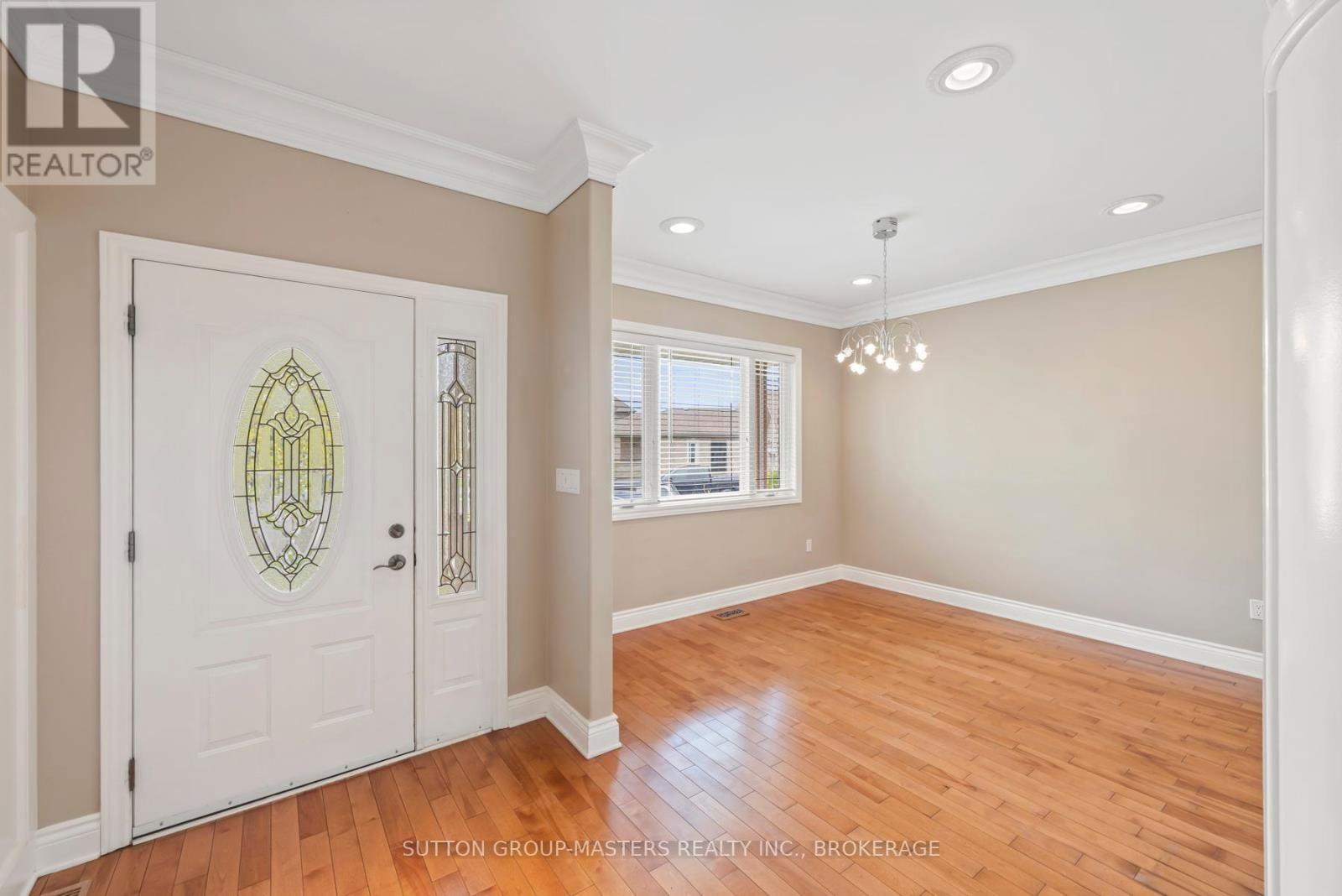 221 AMY LYNN DRIVE Image 3