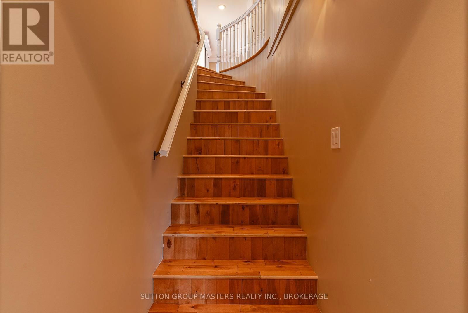 221 AMY LYNN DRIVE Image 30