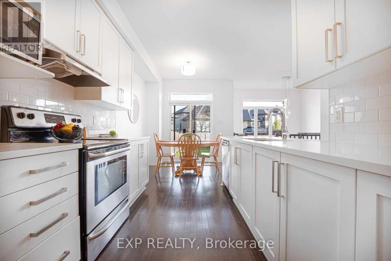 137 HAWKESWOOD DRIVE Image 17