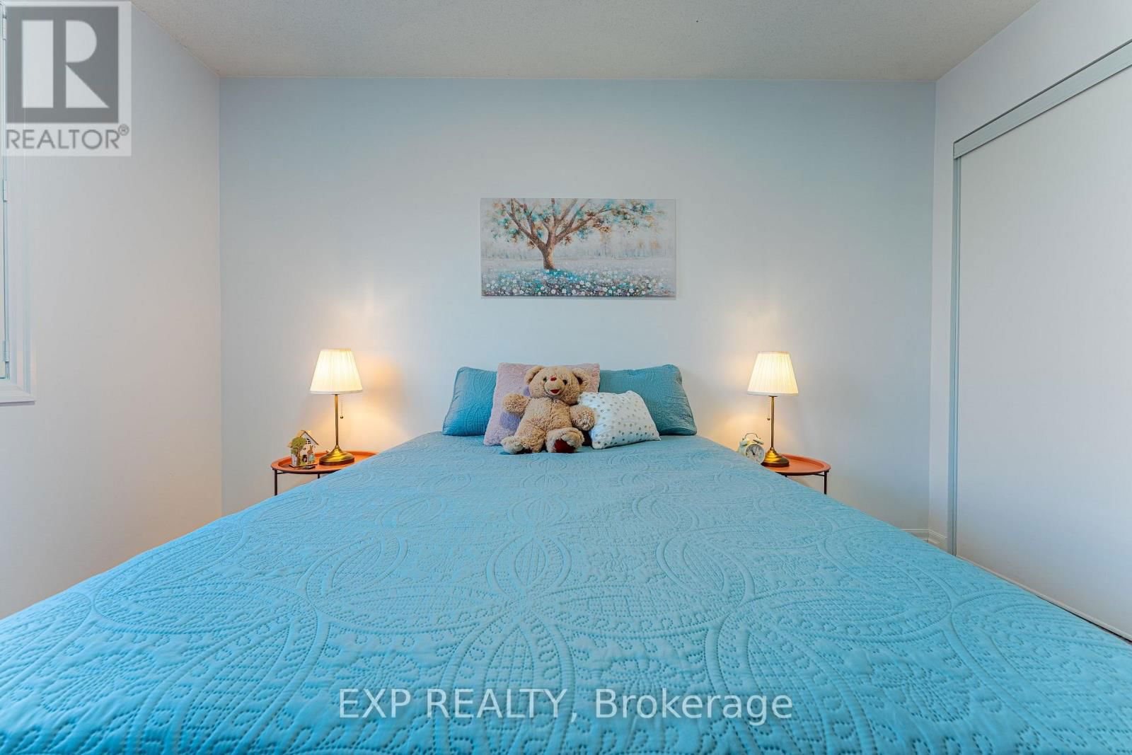 137 HAWKESWOOD DRIVE Image 32