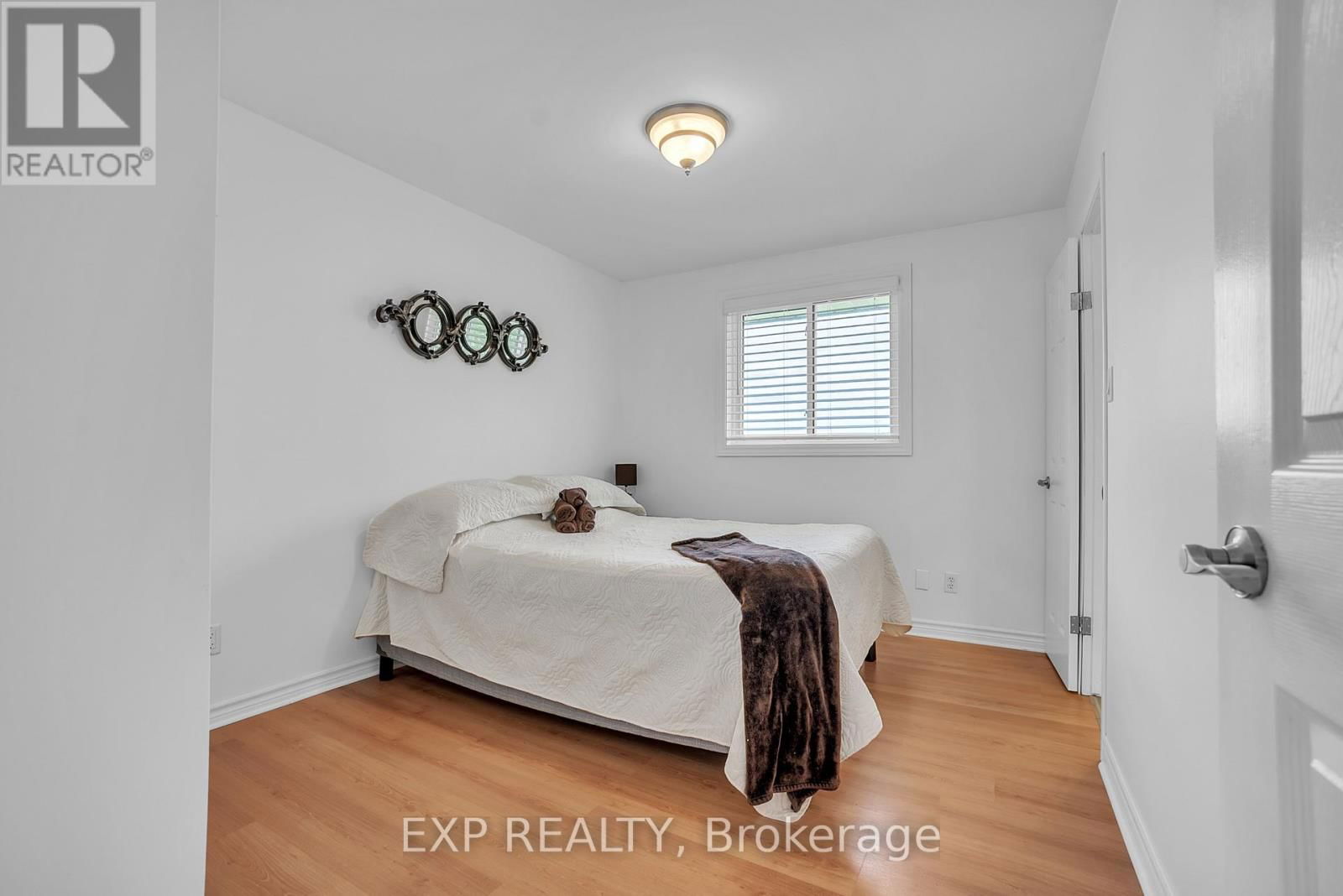 390 DUNDAS STREET WEST Image 12