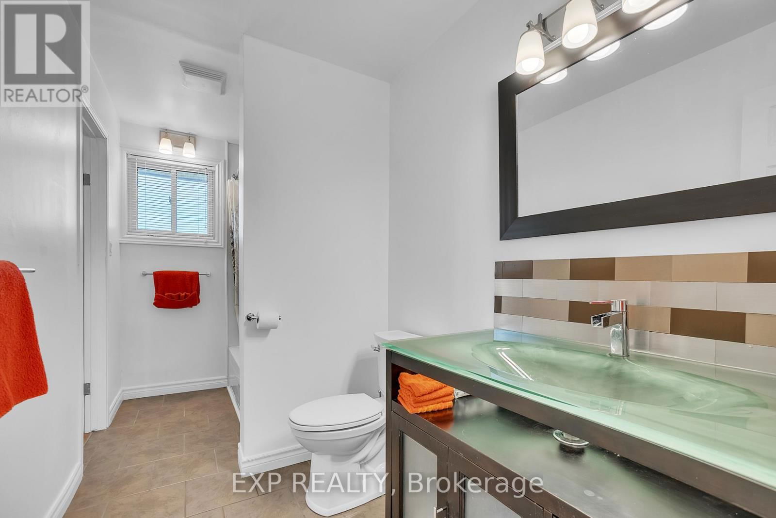 390 DUNDAS STREET WEST Image 14