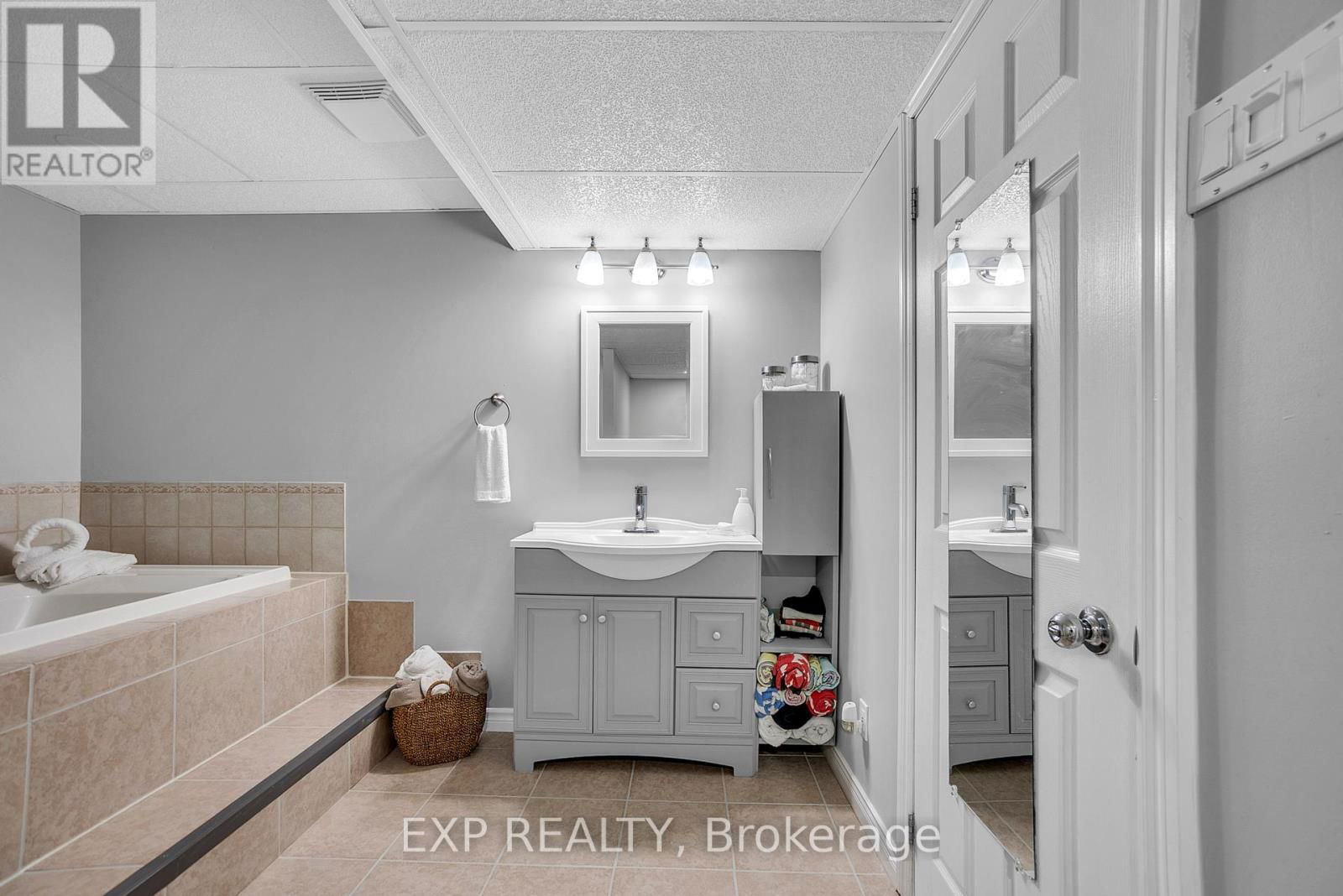 390 DUNDAS STREET WEST Image 25