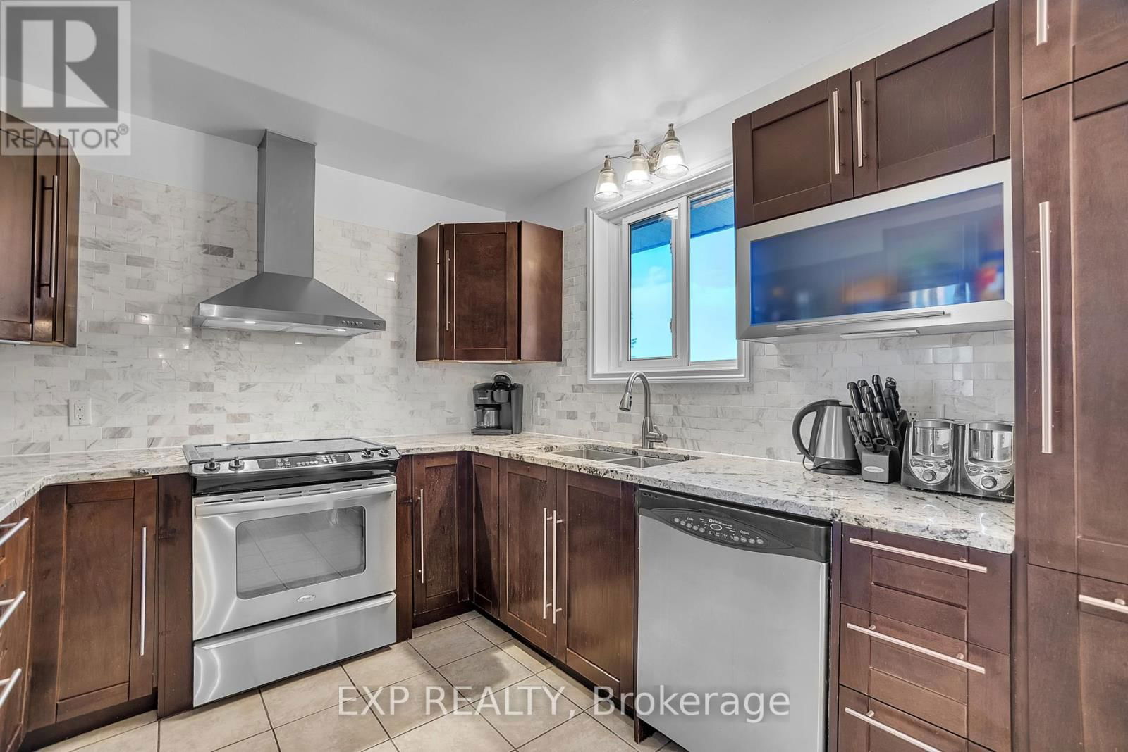 390 DUNDAS STREET WEST Image 6