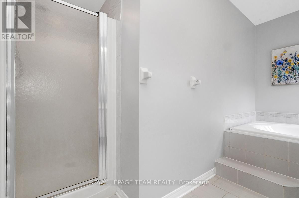 4 BURNLEY COURT Image 31