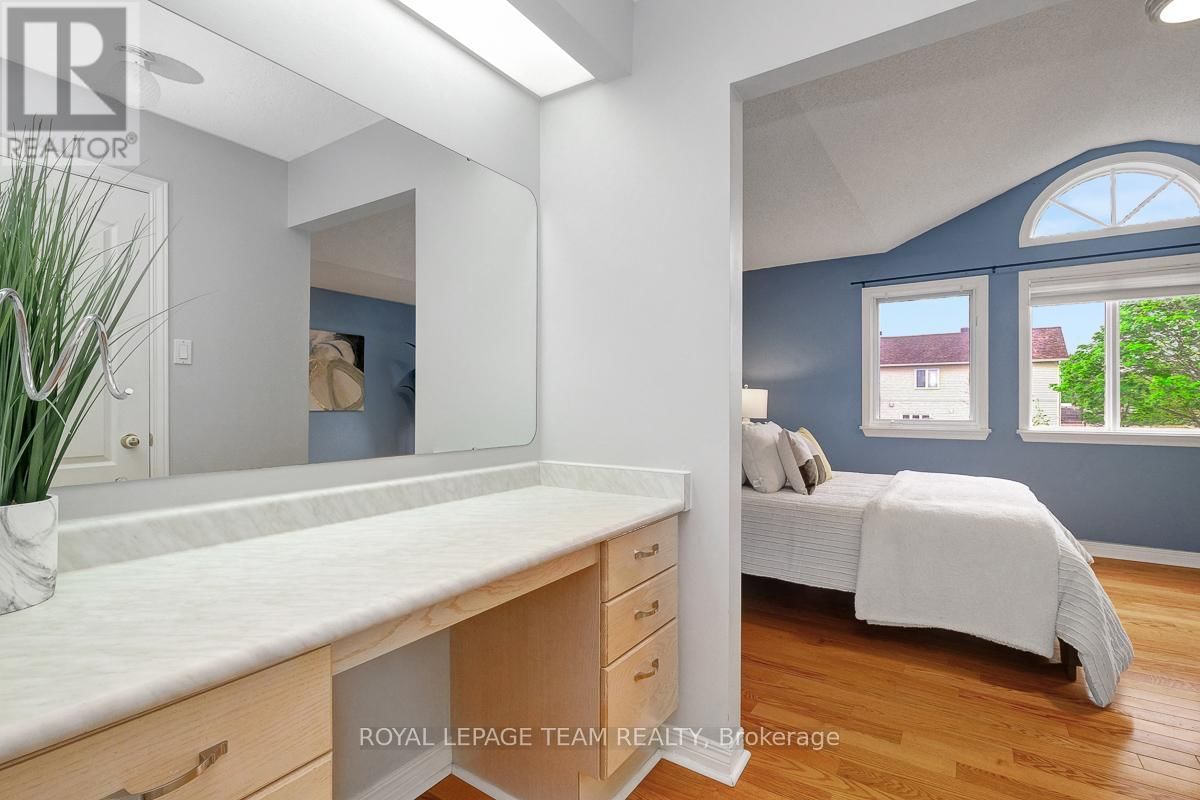 4 BURNLEY COURT Image 32