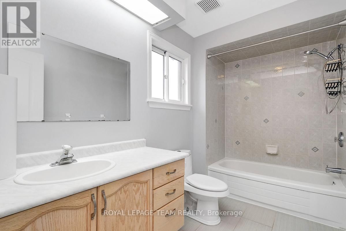 4 BURNLEY COURT Image 34