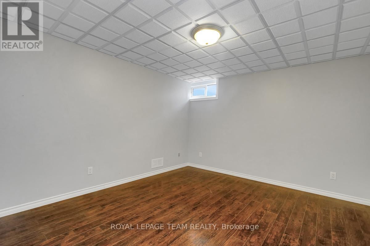 4 BURNLEY COURT Image 36
