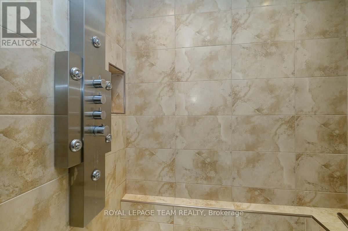 4 BURNLEY COURT Image 39