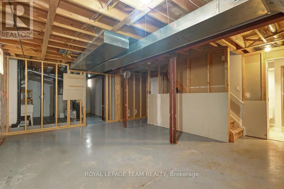 4 BURNLEY COURT Image 41