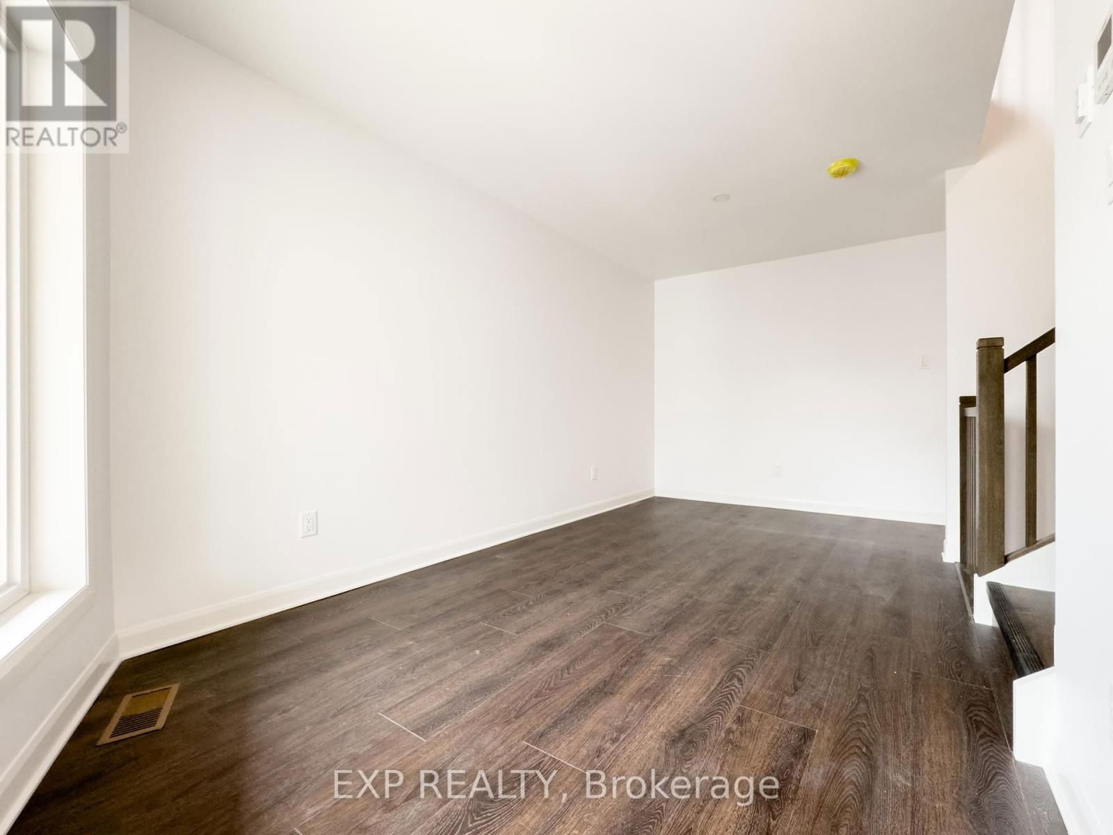 A - 25 FAIR OAKS CRESCENT Image 4