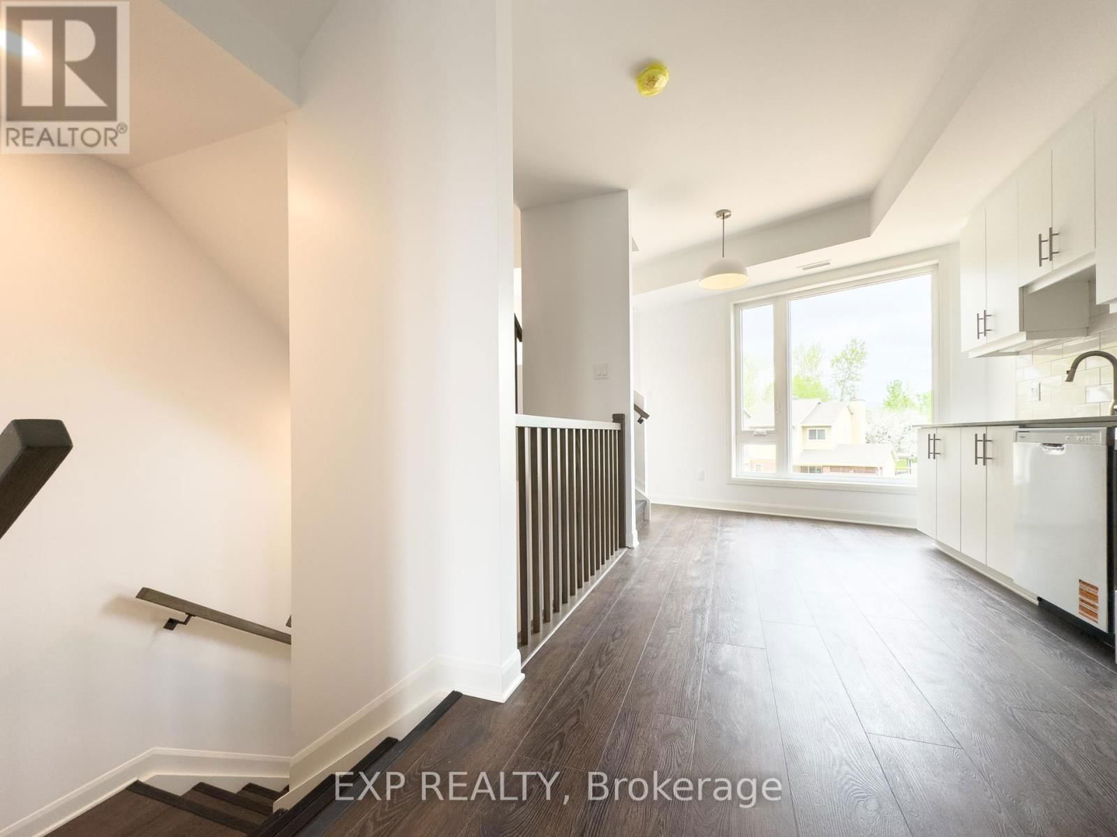 A - 25 FAIR OAKS CRESCENT Image 6
