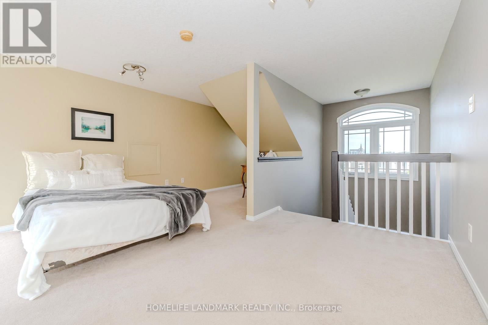 7 WHITEHALL LANE Image 32