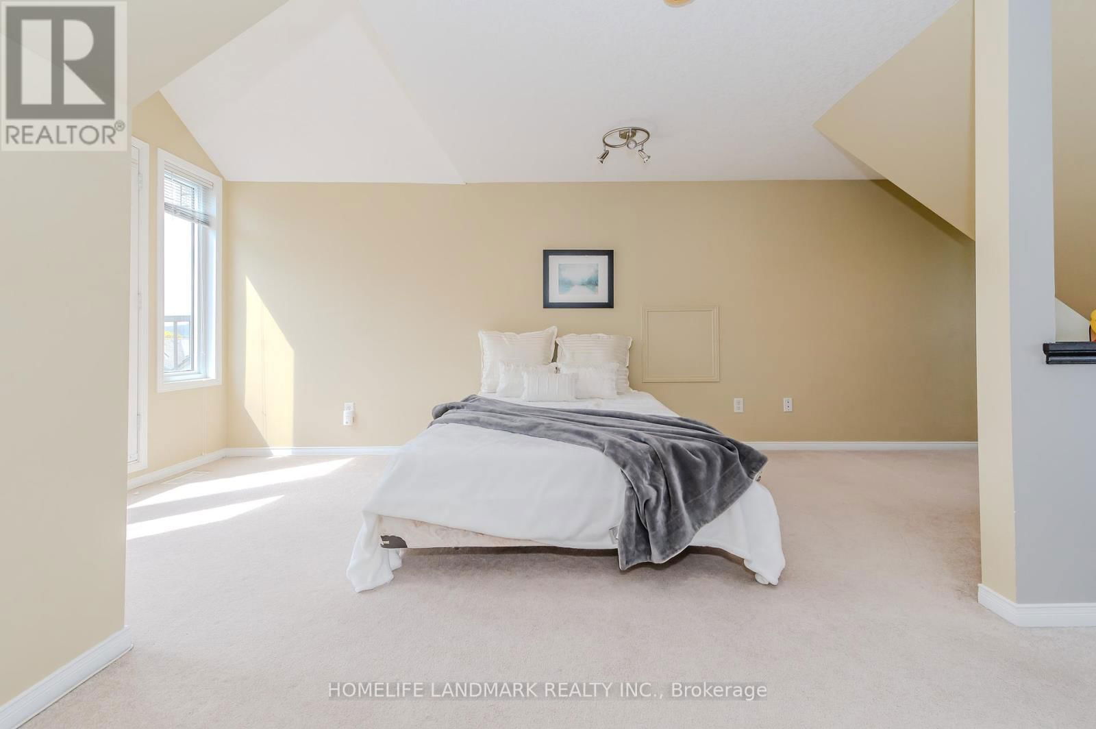 7 WHITEHALL LANE Image 33