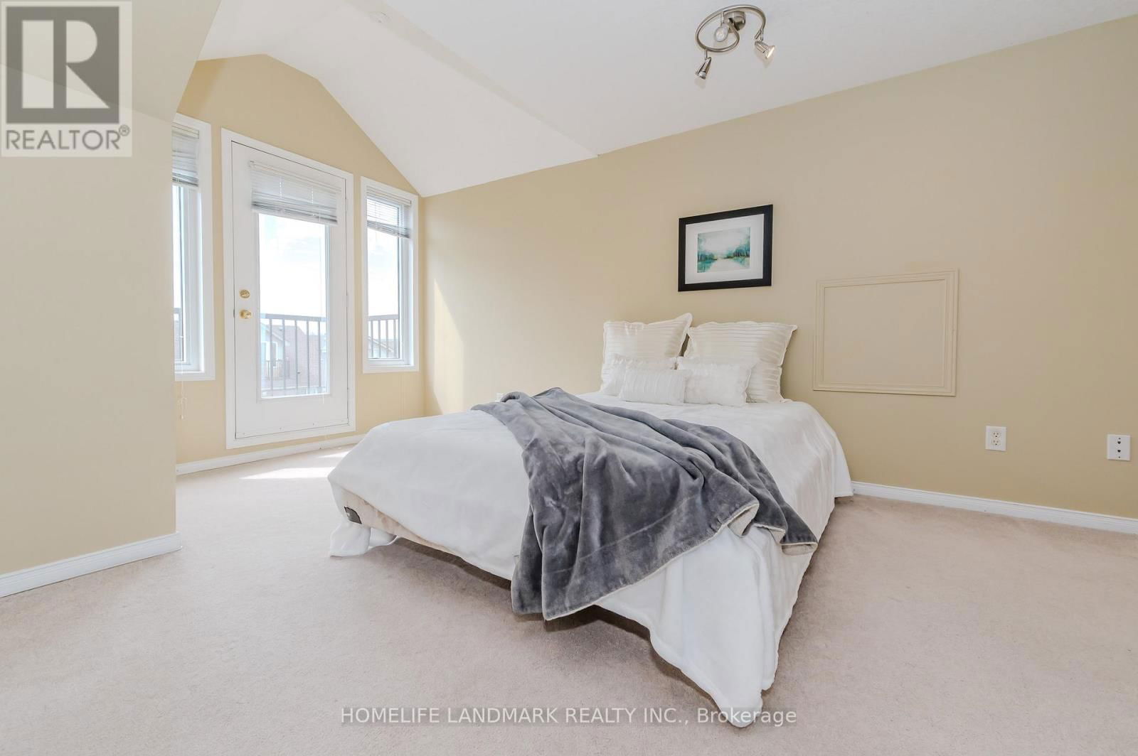 7 WHITEHALL LANE Image 34
