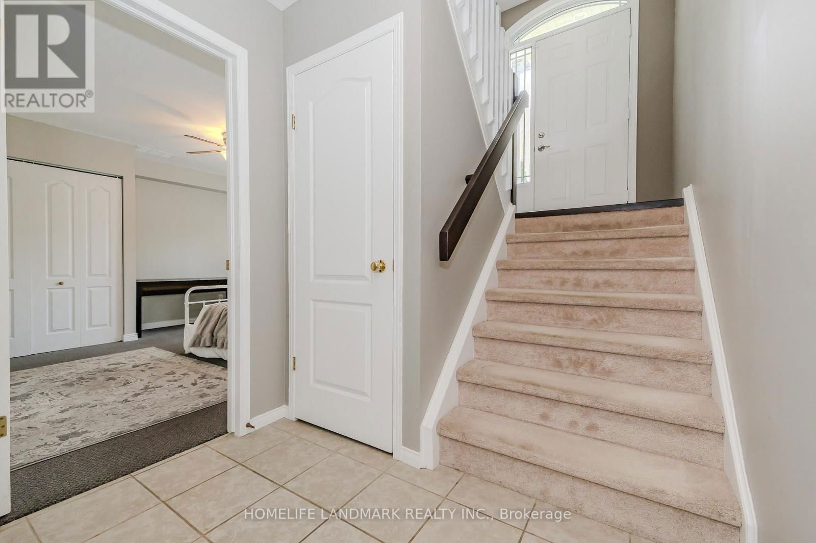 7 WHITEHALL LANE Image 39
