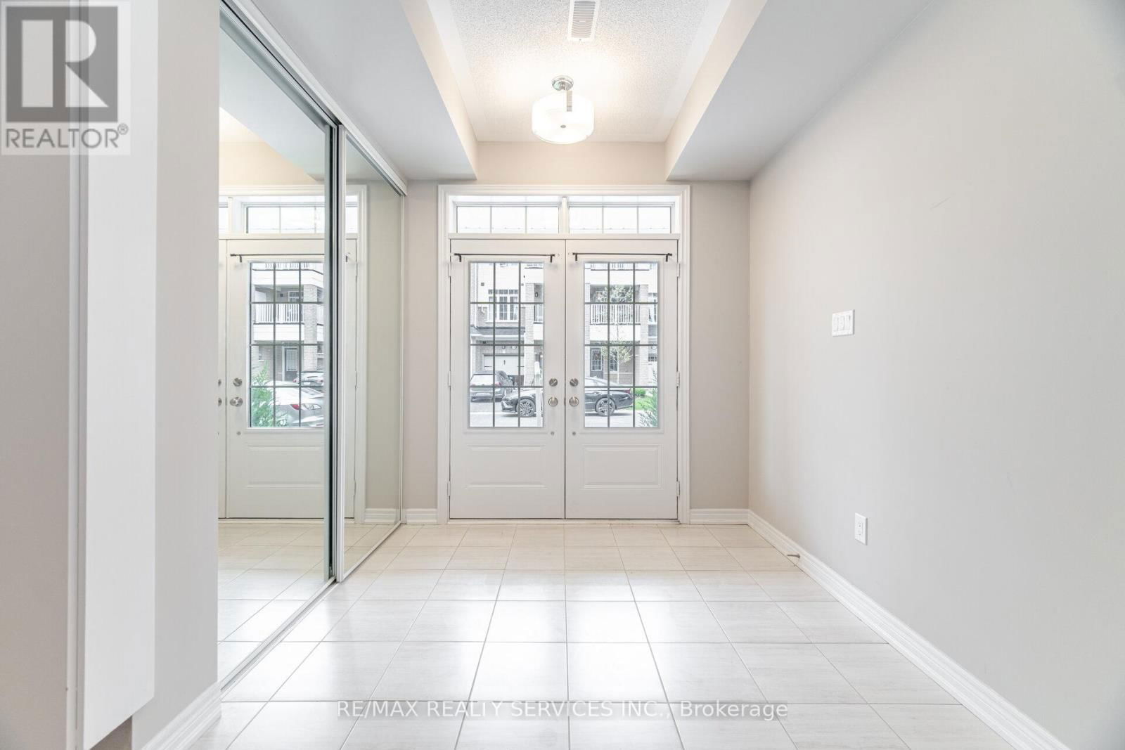 56 - 113 HARTLEY AVENUE Image 5