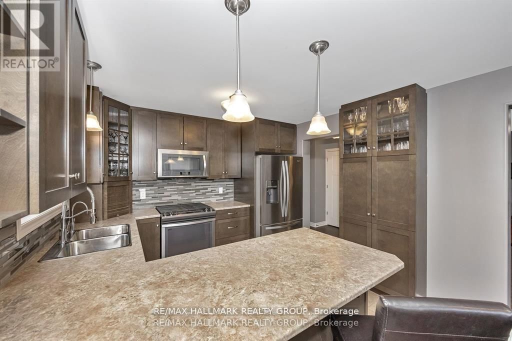 611 LAROQUE STREET Image 12