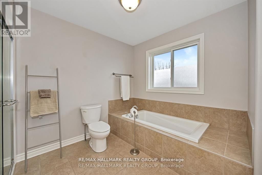 611 LAROQUE STREET Image 27