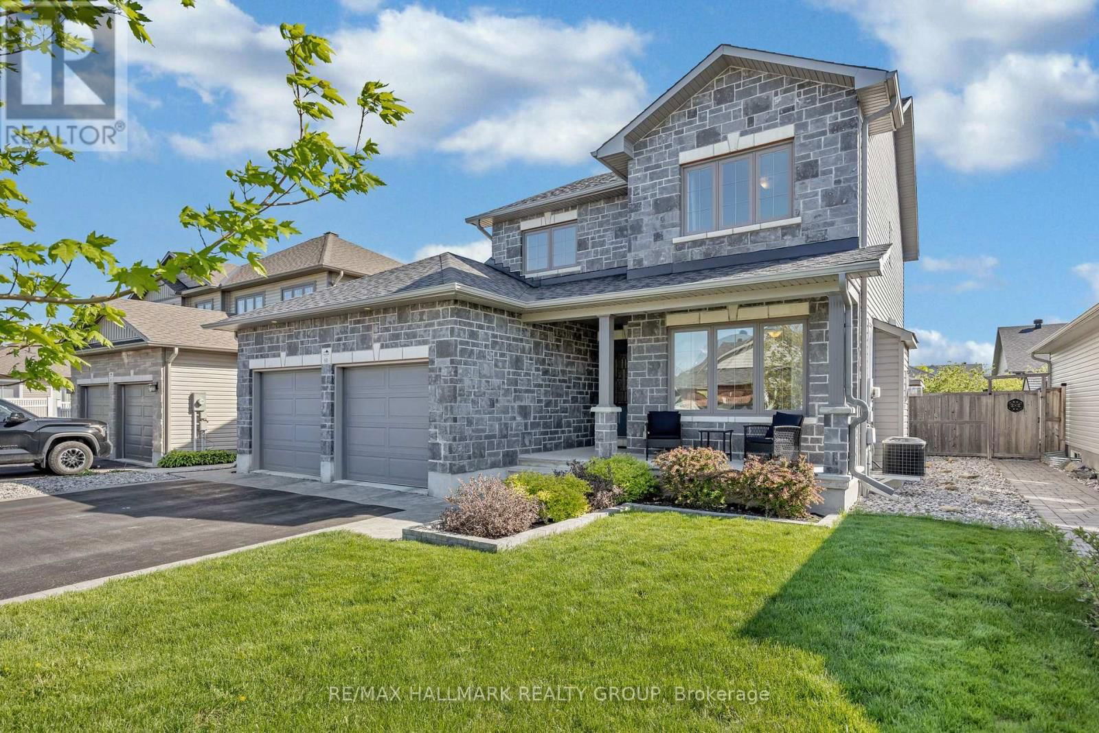 611 LAROQUE STREET Image 3