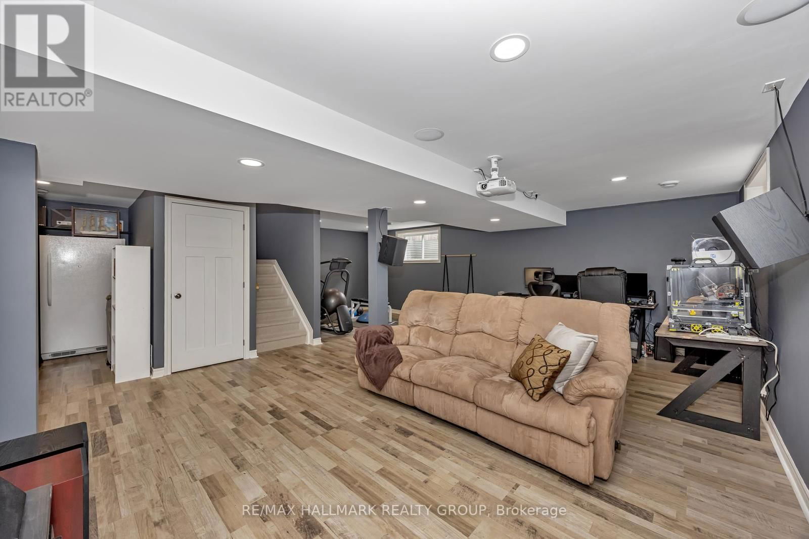 611 LAROQUE STREET Image 33