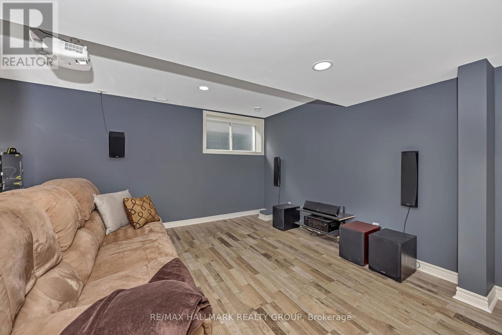 611 LAROQUE STREET Image 34