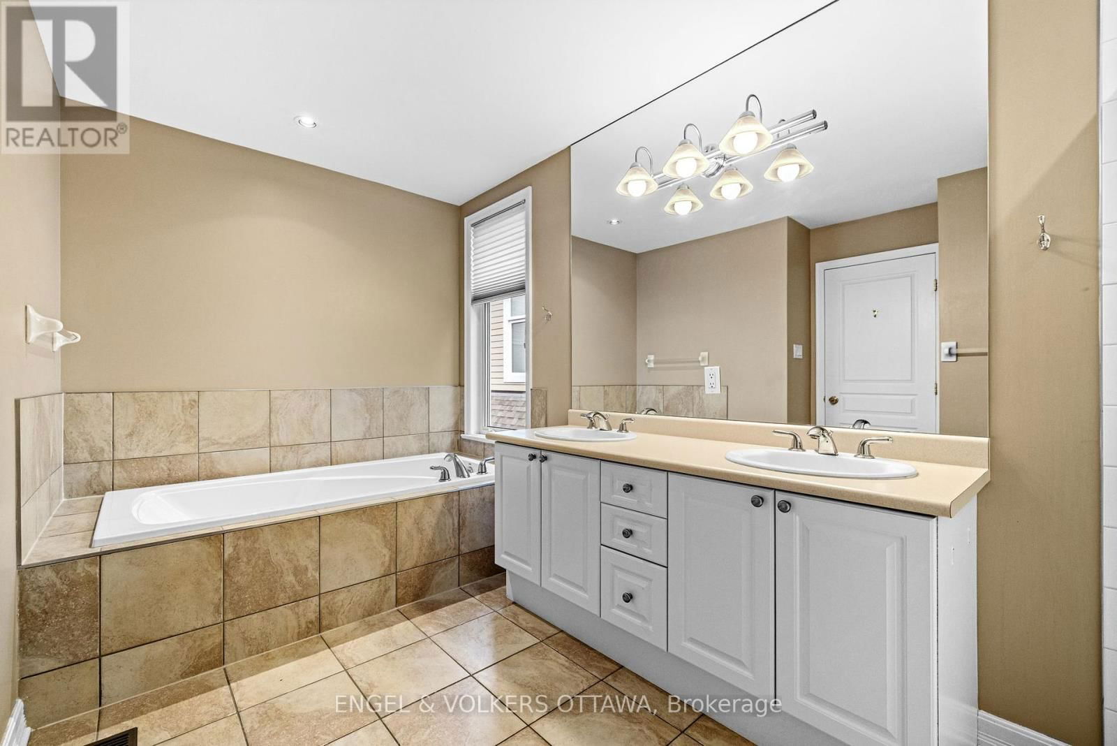 2368 VIRGINIA DRIVE Image 23