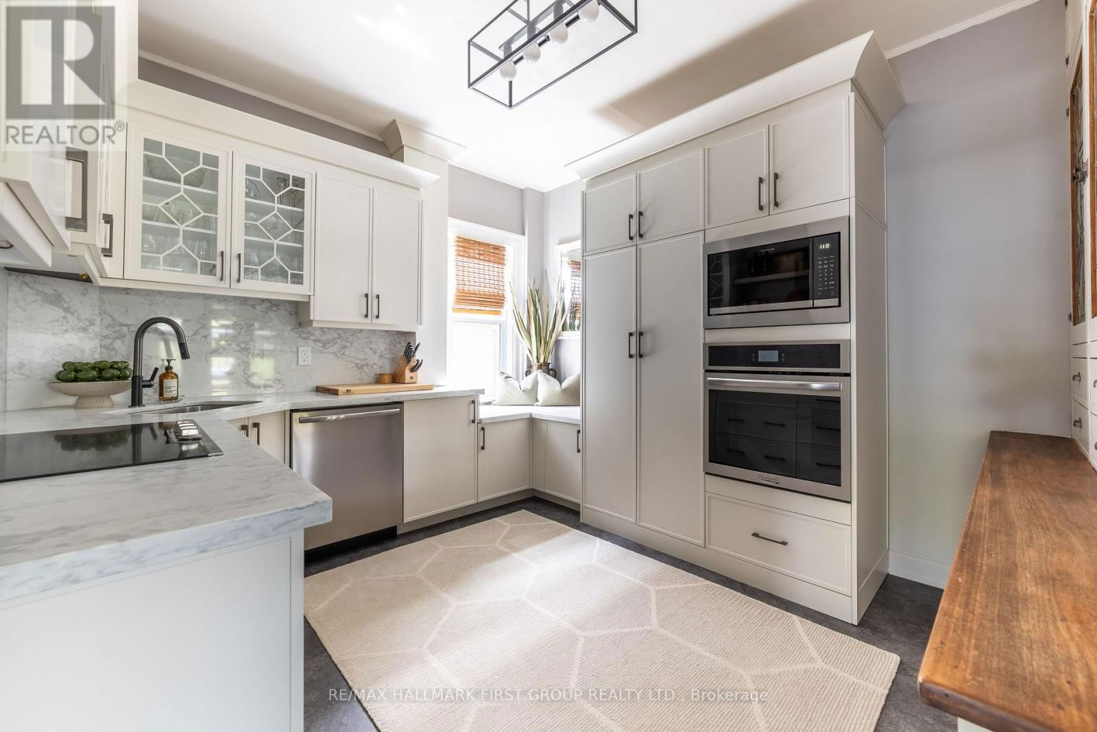 174 KING STREET WEST Image 12