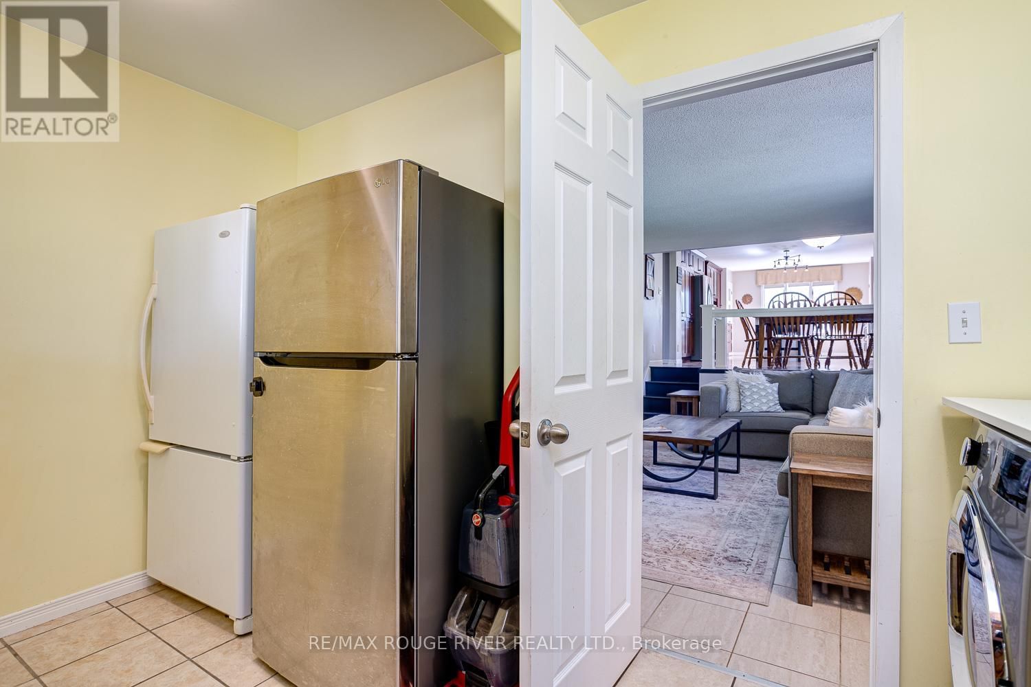 10 LAKEVIEW HEIGHTS Image 19