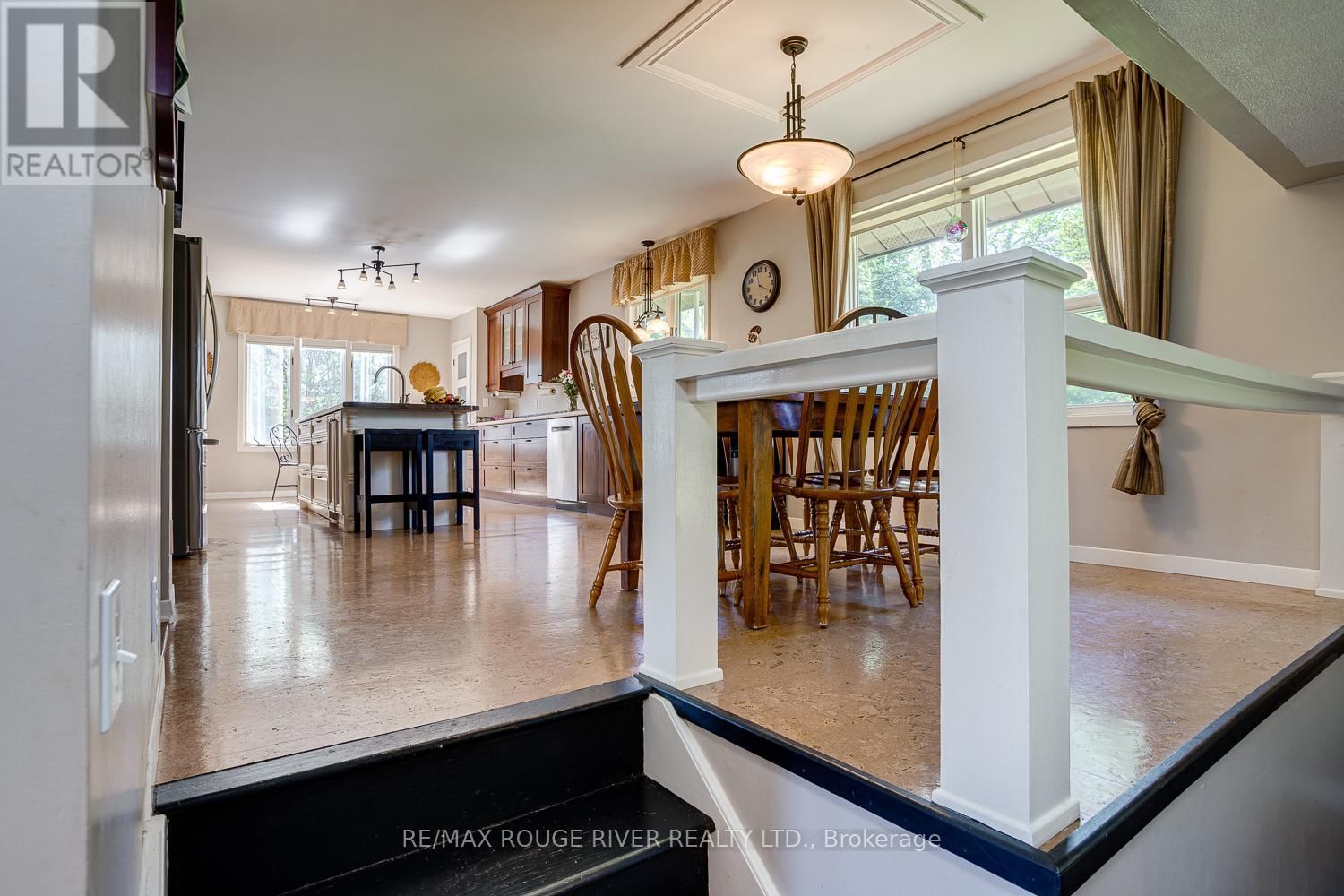 10 LAKEVIEW HEIGHTS Image 20