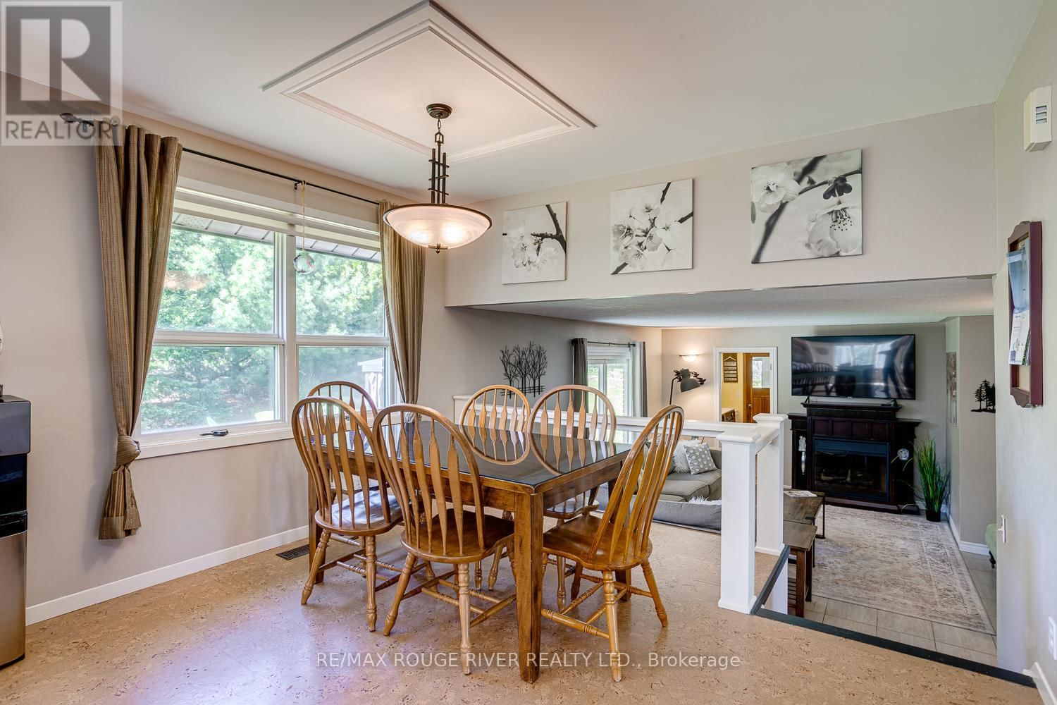 10 LAKEVIEW HEIGHTS Image 21